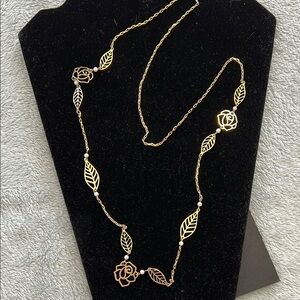 Avon- Elegant Gold plated Floral & pearl bead Necklace